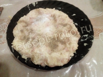 Куриные котлеты с кабачком и манкой