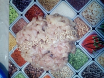 Куриные котлеты с кабачком и овощами в духовке