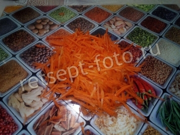 Куриные котлеты с кабачком и овощами в духовке