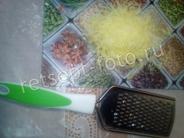 Куриные котлеты с кабачком и овощами в духовке