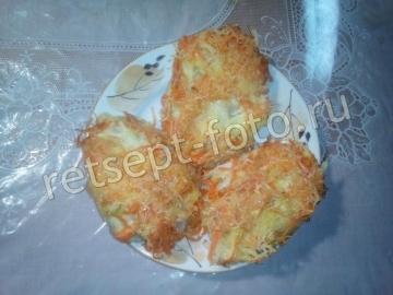 Куриные котлеты с кабачком и овощами в духовке