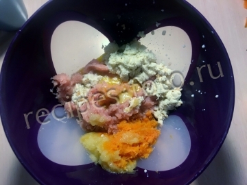Куриные котлеты с морковью и луком