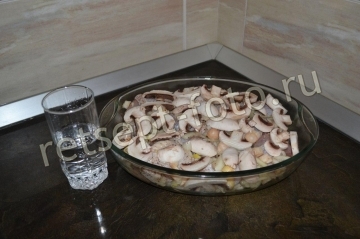 Куриные ножки с грибами в духовке