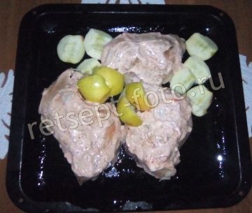 Куриные ножки с яблоками в духовке