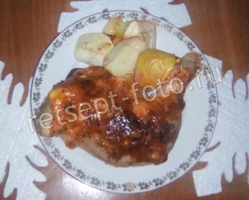 Куриные ножки с яблоками в духовке