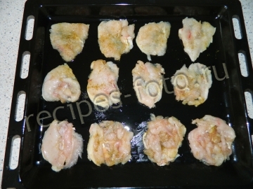 Куриные отбивные с сыром и грибами в духовке