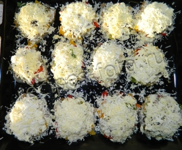 Куриные отбивные с сыром и грибами в духовке