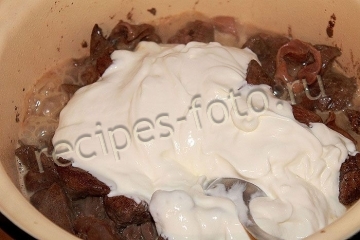 Куриные потроха в сметане