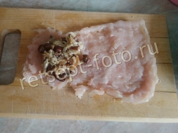 Куриные рулетики с грибами и сыром в сливках в духовке