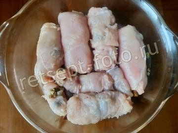 Куриные рулетики с грибами и сыром в сливках в духовке