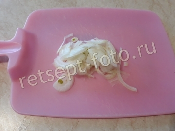 Куриные рулетики с грибами, сыром и курагой в духовке