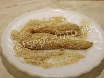 Куриные стрипсы в панировке на сковороде