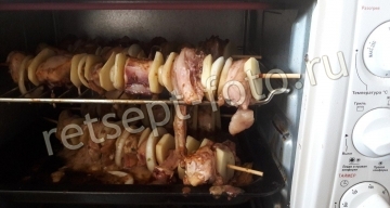 Куриный шашлык с картошкой в духовке