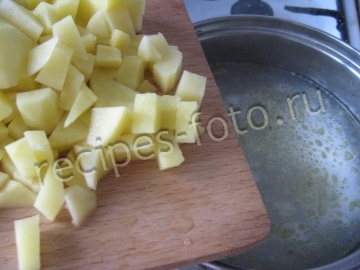 Куриный суп-пюре с картофелем и гренками