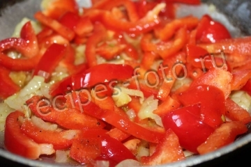 Куриный суп с помидорами и капустой
