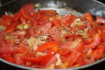 Куриный суп с помидорами и капустой