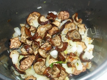 Курица с баклажанами и капустой в мультиварке