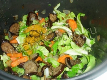 Курица с баклажанами и капустой в мультиварке
