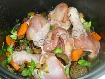 Курица с баклажанами и капустой в мультиварке