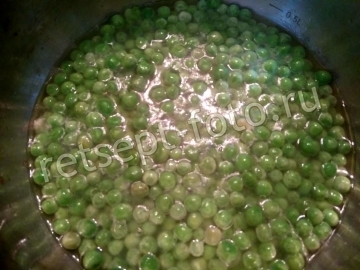 Курица с гороховым пюре