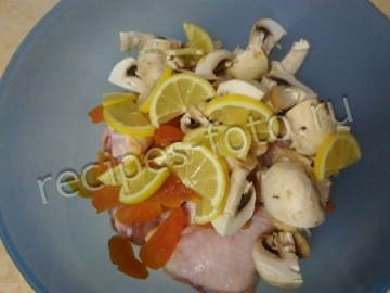 Курица с грибами и курагой в гранатовом соусе