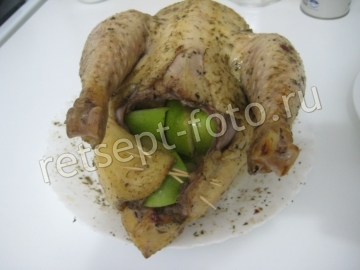 Курица с яблоками и картошкой в духовке