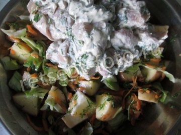 Курица с картошкой и капустой в рукаве