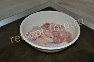 Курица с овощами и майонезом в духовке