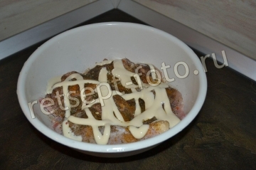 Курица с овощами и майонезом в духовке