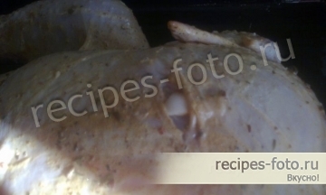 Курица целиком в духовке с медом, лимоном и чесноком