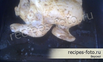 Курица целиком в духовке с медом, лимоном и чесноком