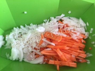 Курица тушеная с овощами и яйцом