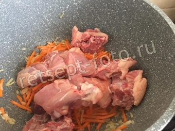 Курица тушеная с овощами и яйцом