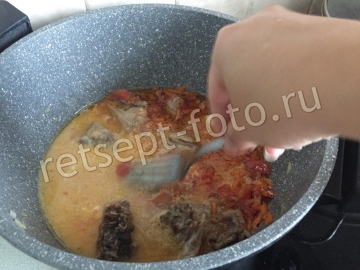 Курица тушеная с овощами и яйцом