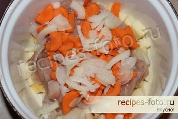 Курица в духовке в рукаве с картофелем овощами и грибами