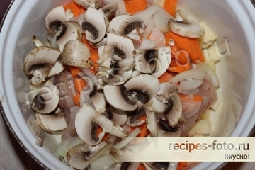 Курица в духовке в рукаве с картофелем овощами и грибами