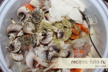 Курица в духовке в рукаве с картофелем овощами и грибами