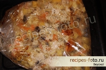Курица в духовке в рукаве с картофелем овощами и грибами