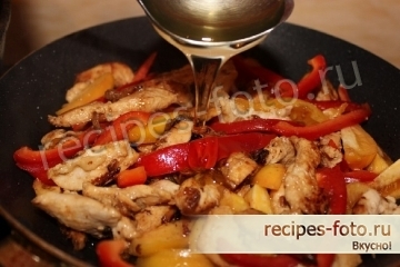 Курица в кисло-сладком соусе с овощами