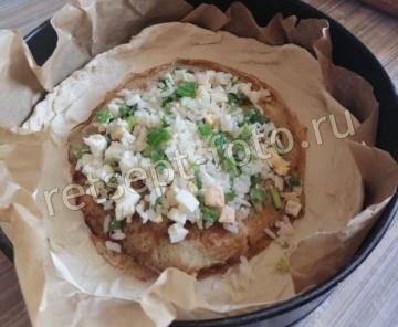 Курник с курицей и грибами из слоеного теста и блинов