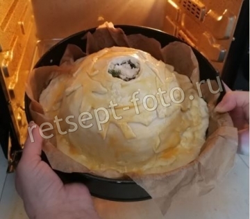 Курник с курицей и грибами из слоеного теста и блинов