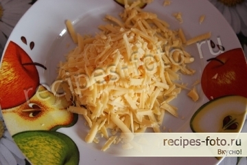 Курица с грибами и картошкой в сметане в горшочках