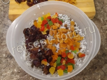 Кутья из риса с сухофруктами, цукатами и маком
