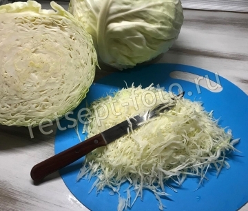 Квашеная капуста с яблоками в кастрюле