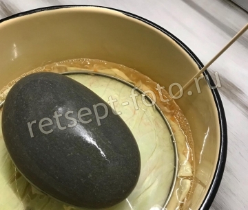 Квашеная капуста с яблоками в кастрюле