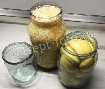 Квашеная капуста с яблоками в кастрюле
