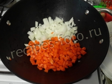 Лапша удон с курицей и овощами