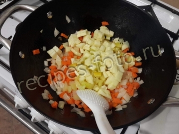 Лапша удон с курицей и овощами