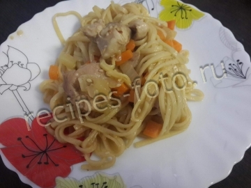 Лапша удон с курицей и овощами