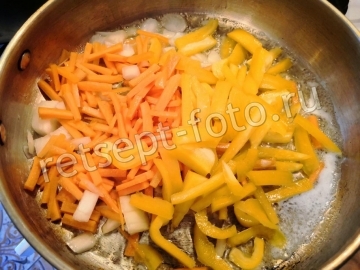 Лапша удон с морепродуктами и овощами